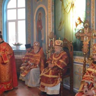 Архиерейская Божественная литургия в Свято-Ильинском храме г. Саки в день памяти вмц. Екатерины